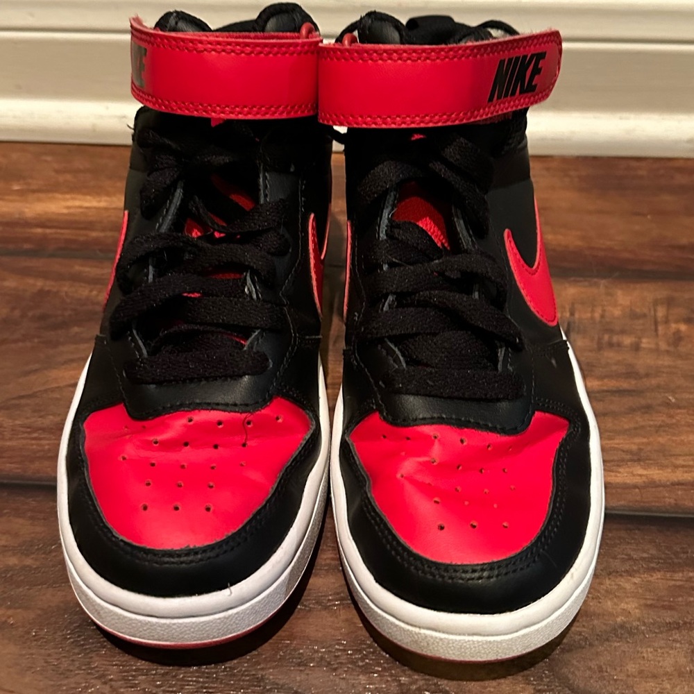 3.5 Youth Nikes